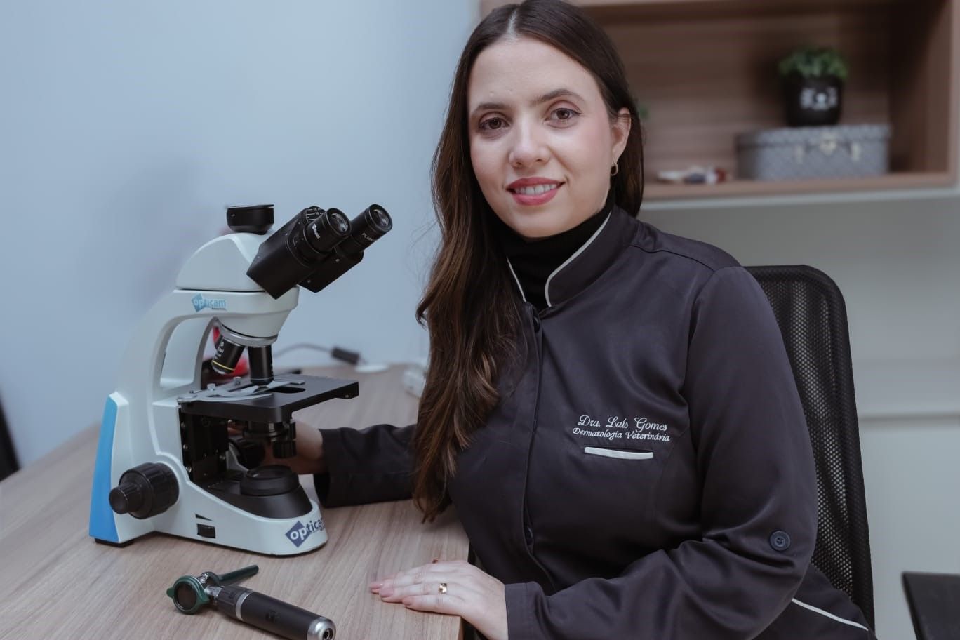 Dra. Laís Gomes — Dermatologia Veterinária